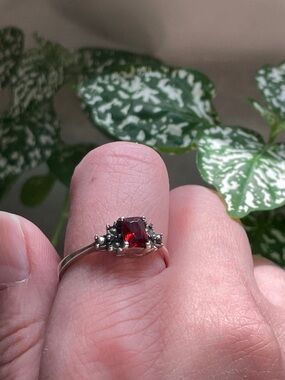 Silver and garnet cz ring size 9 / 19